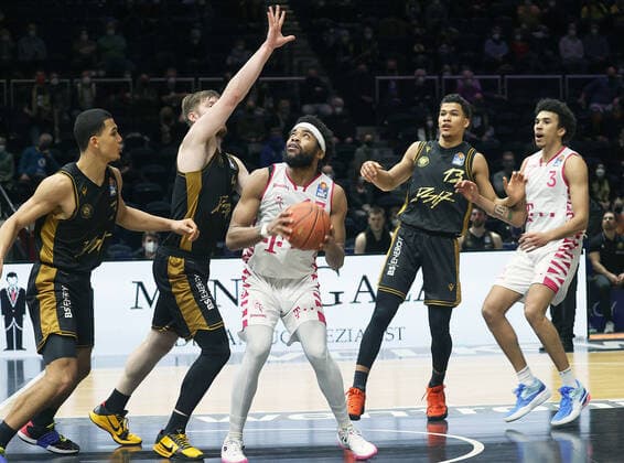 Nicholas Tischler Basketball Loewen Braunschweig , Luc van Slooten Basketball Loewen Braunschweig , Javontae Hawkins Telekom Baskets Bonn 13, Brandon Tischler Basketball Loewen Braunschweig , Tyson Ward Telekom Baskets Bonn 3