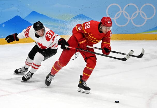 (220214) -- BEIJING, Feb. 13, 2022 -- Fu Shuai (R) of China vies with Mat Robinson of Canada during the Ice hockey, Eishockey men s preliminary round Group A match between China and Canada at National Indoor Stadium in Beijing, capital of China, Feb. 13, 2022. ) (BEIJING2022)CHINA-BEIJING-OLYMPIC Winter games, Winterspiele,Spiele, Summer games ICE HOCKEY-MEN S PRELIMINARY-CHN VS CAN(CN) LixZiheng 