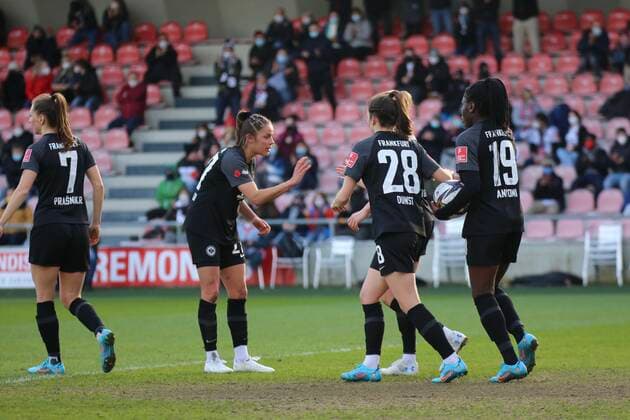 13 02 2022, xcex, GER, Frauenfussball, 1 Bundesliga, DIE LIGA, FLYERALARM Frauen Bundesliga Saison 2021 2022, Spieltag 14, SGE, 1 FC Koeln Eintracht Frankfurt Frauen, Torjubel, Jubel, goal celebration Eintracht Frankfurt DFL regulations prohibit any use of photographs as image sequences and or quasi video