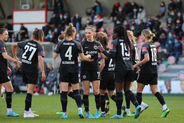 13 02 2022, xcex, GER, womens football, 1 Bundesliga, DIE LIGA, FLYERALARM Frauen Bundesliga Saison 2021 2022, Spieltag 14, SGE, 1 FC Koeln Eintracht Frankfurt Frauen, Torjubel, Jubel, goal celebration Eintracht Frankfurt DFL regulations prohibit any use of photographs as image sequences and or quasi video