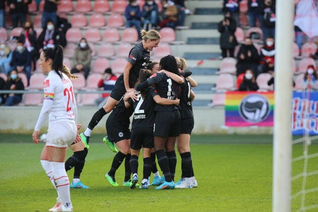 13 02 2022, xcex, GER, Frauenfussball, 1 Bundesliga, DIE LIGA, FLYERALARM Frauen Bundesliga Saison 2021 2022, Spieltag 14, SGE, 1 FC Koeln Eintracht Frankfurt Frauen, Torjubel, Jubel, goal celebration Eintracht Frankfurt DFL regulations prohibit any use of photographs as image sequences and or quasi video