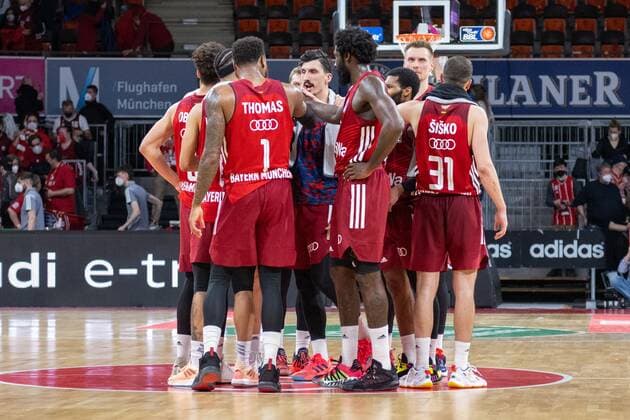 Team FC Bayern celebrates victory over Fraport Skyliners, FC Bayern Basketball vs Fraport Skyliners, easyCredit BBL, 13 02 2022 Muenchen Bayern Germany Copyright: xkolbert-press UlrichxGamelx