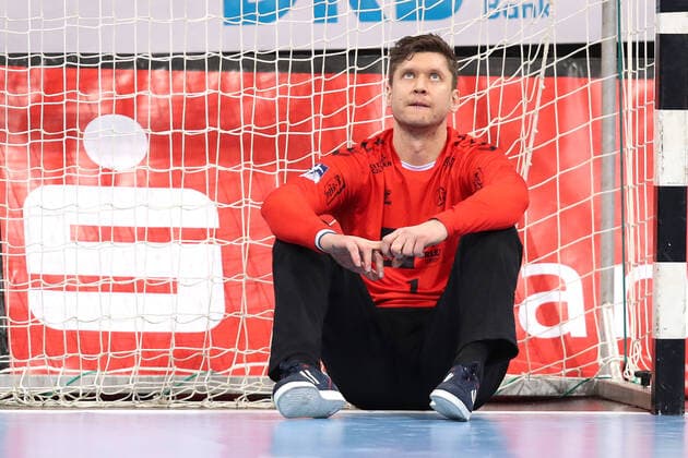Duesseldorf, 13 02 22, Handball Bundesliga, 20 match day, Bergischer Handball Club 06 THW Kiel, PSD Bank Dome goalkeeper Niklas Landin Jacobsen of THW Kiel sits in goal Bergischer HC THW Kiel