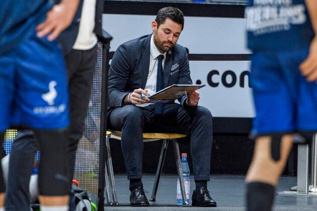 Sebastian Gleim HAKRO Merlins Crailsheim, Coach , GER, Alba Berlin vs HAKRO Merlins Crailsheim, BBL, Basketball 1 Bundesliga Maenner, 21 Spieltag, Saison 2021 2022, 13 02 2022, GER, Alba Berlin vs HAKRO Merlins Crailsheim, BBL, Basketball Bundesliga Maenner, 21 Spieltag, Saison 2021 2022, 13 02 2022, Berlin Copyright: xEibner-Pressefoto UwexKochx EP_UKH