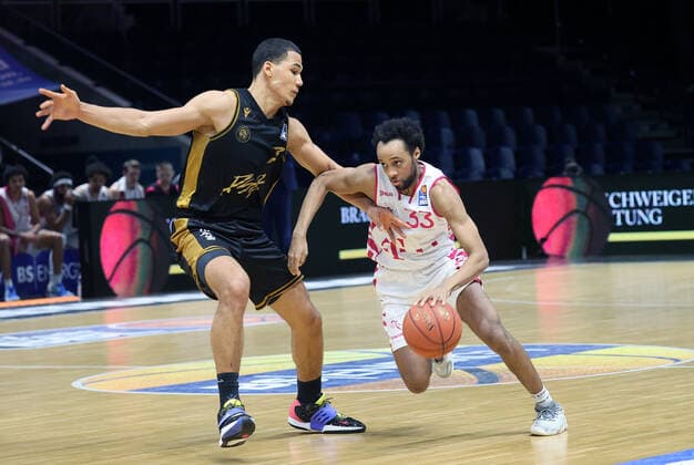 Nicholas Tischler Basketball Loewen Braunschweig , Parker Jackson Cartwright Telekom Baskets Bonn 33