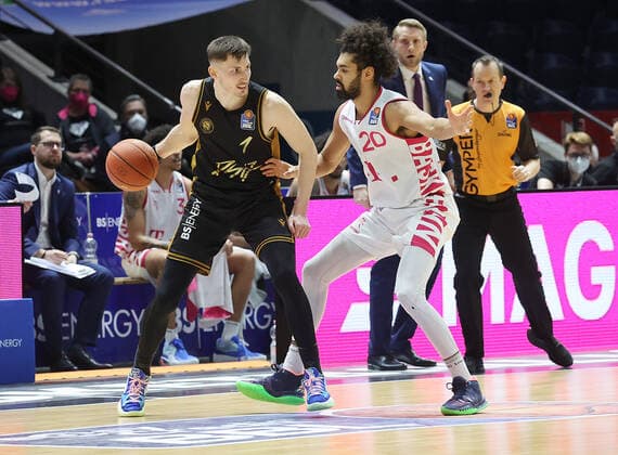 David Kraemer Basketball Loewen Braunschweig 1, Jeremy Morgan Telekom Baskets Bonn 20