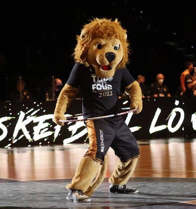 Basketball Loewen Braunschweig mascot in Final Four cup T shirt