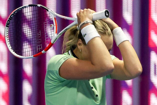 ST PETERSBURG, RUSSIA - FEBRUARY 13, 2022: Estonia s Anett Kontaveit in her final tennis singles match against Greece s Maria Sakkari as part of the 2022 WTA, Tennis Damen St Petersburg Ladies Trophy at Sibur Arena. Alexander Demianchuk TASS  TS122F6B
