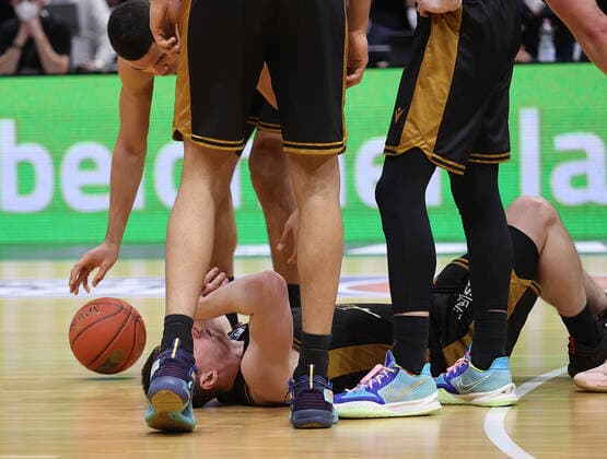 Injury Ondrej Sehnal Basketball Loewen Braunschweig 19