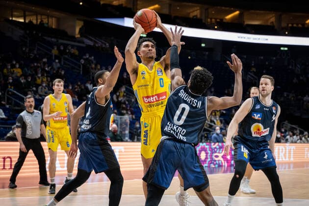 Basketball Berlin 13 02 2022 Season 2021 2022 easyCredit BBL 1 Bundesliga Alba Berlin HAKRO Merlins Crailsheim Maodo Lo Alba Berlin, No 00 T J Shorts Crailsheim, No 00