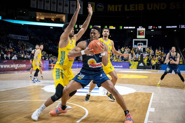 Basketball Berlin 13 02 2022 Season 2021 2022 easyCredit BBL 1 Bundesliga Alba Berlin HAKRO Merlins Crailsheim Richmond Aririguzoh Crailsheim, No 34 Johannes Thiemann Alba Berlin, No 32