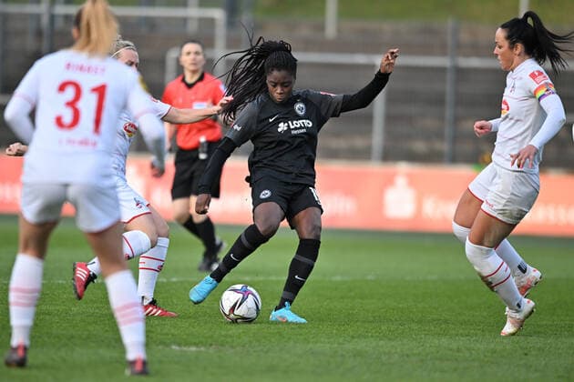 Nicole Anyomi (SGE, 19) Torschuss, 13.02.2022, Köln (Deutschland), Fussball, Flyeralarm Frauen-Bundesliga, 1.FC Köln - Eintracht Frankfurt xmkx