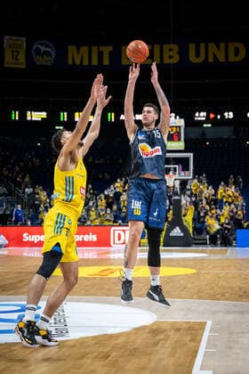 Basketball Berlin 13 02 2022 Season 2021 2022 easyCredit BBL 1 Bundesliga Alba Berlin HAKRO Merlins Crailsheim Bogdan Radosavljevic Crailsheim, No 15 Oscar Da Silva Alba Berlin, No 01