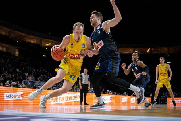 Basketball Berlin 13 02 2022 Season 2021 2022 easyCredit BBL 1 Bundesliga Alba Berlin HAKRO Merlins Crailsheim Luke Sikma Alba Berlin, No 43 Fabian Bleck Crailsheim, No 09