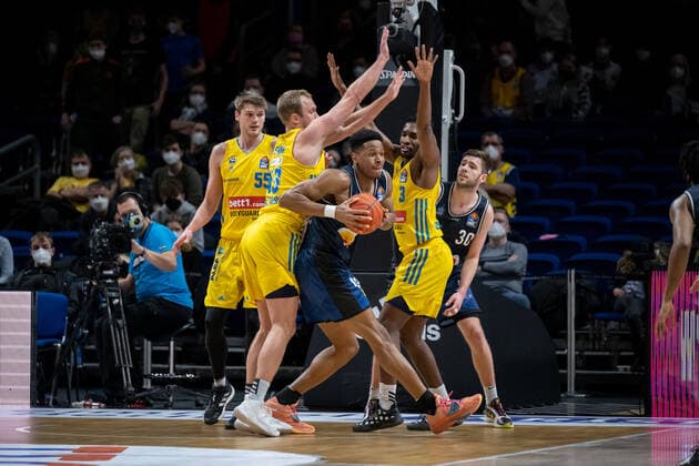 Basketball Berlin 13 02 2022 Season 2021 2022 easyCredit BBL 1 Bundesliga Alba Berlin HAKRO Merlins Crailsheim Richmond Aririguzoh Crailsheim, No 34 Luke Sikma Alba Berlin, No 43 Jaleen Smith Alba Berlin, No 03