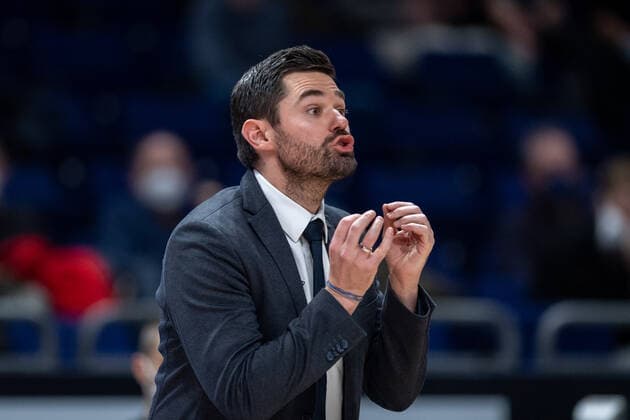 Basketball Berlin 13 02 2022 Season 2021 2022 easyCredit BBL 1 Bundesliga Alba Berlin HAKRO Merlins Crailsheim Sebastian Gleim Crailsheim, Coach
