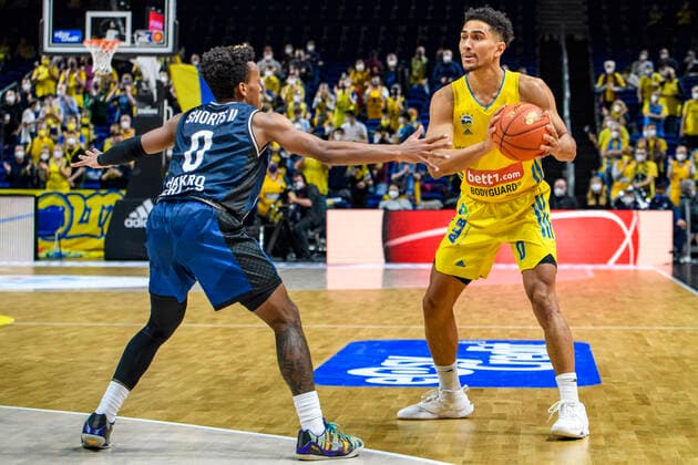 v l T J Shorts HAKRO Merlins Crailsheim, 0 , Maodo Lo Alba Berlin, 0 GER, Alba Berlin vs HAKRO Merlins Crailsheim, BBL, Basketball 1 Bundesliga Maenner, 21 Spieltag, Saison 2021 2022, 13 02 2022, GER, Alba Berlin vs HAKRO Merlins Crailsheim, BBL, Basketball Bundesliga Maenner, 21 Spieltag, Saison 2021 2022, 13 02 2022, Berlin Copyright: xEibner-Pressefoto UwexKochx EP_UKH
