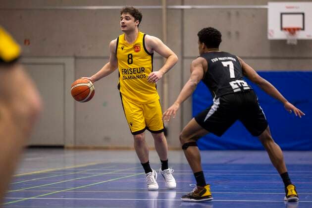 Niklas Schueler (SV 03 Tigers Tuebingen, 8)¨¨SV 03 Tigers Tuebingen vs. TSG Reutlingen Ravens, 1. Regionalliga, 1. Regionalliga Suedwest, 15. Spieltag, Spielzeit 2021 2022, 13.02.2022, ¨¨ SV 03 Tigers Tuebingen - TSG Reutlingen Ravens, 1. Regionalliga, 1. Regionalliga Suedwest, 15. Spieltag, Spielzeit 2021 2022, 13.02.2022 Tuebingen Copyright: xDennisxDuddek xEibnerxPressefotox EP_DDK