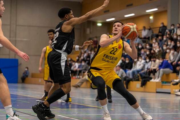 Nico Hihn (SV 03 Tigers Tuebingen, 22)¨¨SV 03 Tigers Tuebingen vs. TSG Reutlingen Ravens, 1. Regionalliga, 1. Regionalliga Suedwest, 15. Spieltag, Spielzeit 2021 2022, 13.02.2022, ¨¨ SV 03 Tigers Tuebingen - TSG Reutlingen Ravens, 1. Regionalliga, 1. Regionalliga Suedwest, 15. Spieltag, Spielzeit 2021 2022, 13.02.2022 Tuebingen Copyright: xDennisxDuddek xEibnerxPressefotox EP_DDK