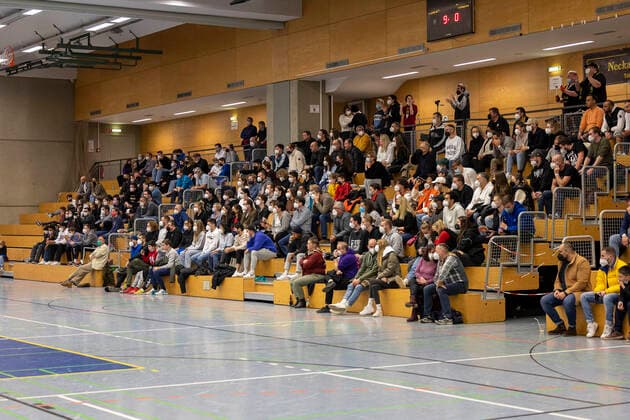Die Zuschauer in der Uhlandhalle¨¨SV 03 Tigers Tuebingen vs. TSG Reutlingen Ravens, 1. Regionalliga, 1. Regionalliga Suedwest, 15. Spieltag, Spielzeit 2021 2022, 13.02.2022, ¨¨ SV 03 Tigers Tuebingen - TSG Reutlingen Ravens, 1. Regionalliga, 1. Regionalliga Suedwest, 15. Spieltag, Spielzeit 2021 2022, 13.02.2022 Tuebingen Copyright: xDennisxDuddek xEibnerxPressefotox EP_DDK