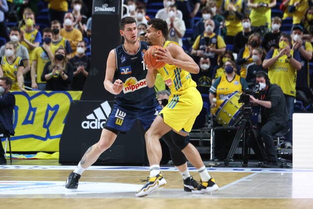 DEU, easyCredit BBL, ALBA vs Crailsheim, 13 02 2022, Mercedes Benz Arena, Berlin, DEU, easyCredit BBL, ALBA vs Crailsheim, in picture Johannes Thiemann ALBA Berlin 32 , Bogdan Radosavljevic Crailsheim 15 nordphotoxGmbHx xEngler nph00076