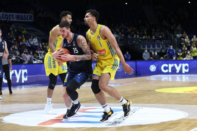 DEU, easyCredit BBL, ALBA vs Crailsheim, 13 02 2022, Mercedes Benz Arena, Berlin, DEU, easyCredit BBL, ALBA vs Crailsheim, in picture Oscar da Silva ALBA Berlin 1 , Johannes Thiemann ALBA Berlin 32 , Bogdan Radosavljevic Crailsheim 15 nordphotoxGmbHx xEngler nph00076