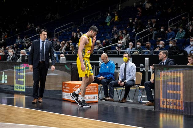 Basketball Berlin 13 02 2022 season 2021 2022 easyCredit BBL 1 Bundesliga Alba Berlin HAKRO Merlins Crailsheim Javel Zoosman Alba Berlin, No 50 injured Israel Gonzalez Alba Berlin, coach li
