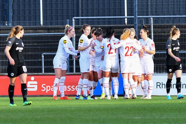 Adriana Achcinska (FC Köln, 9) erzielt das Tor zum 1:0, Treffer, Torerfolg, Action, Aktion, Spielszene, jubeln über ein Tor, Jubel, Torjubel, Torerfolg, celebrate the goal, goal, celebration, Jubel ueber das Tor, optimistisch, Action, Aktion, 13.02.2022, Köln (Deutschland), Fussball, Flyeralarm Frauen-Bundesliga, 1. FC Köln - Eintracht Frankfurt, Fussball, Flyeralarm Frauen-Bundesliga, 1. FC Köln - Eintracht Frankfurt, DFB DFL REGULATIONS PROHIBIT ANY USE OF PHOTOGRAPHS AS IMAGE SEQUENCES AND OR QUASI-VIDEO. xmhx