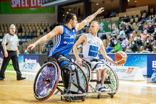 Wheelchair Basketball Bundesliga RSV Lahn Dill BG Baskets Hamburg, 12 02 22 Thomas Boehme 13 RSV Lahn Dill , Mojtaba Kamali 24 BG Baskets Hamburg Wheelchair Basketball Bundesliga RSV Lahn Dill BG Baskets Hamburg Wetzlar, 12 02 22 Copyright: xBEAUTIFULxSPORTS Roeczeyx