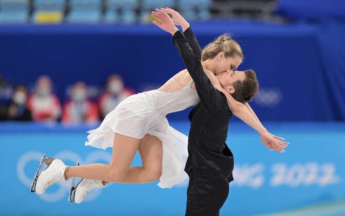 Bilder des Jahres 2022, Sport 02 Februar Sport Themen der Woche KW 07 China Olympics 2022 Figure skating, Eiskunstlauf Ice Dance 8114145 14.02.2022 Russian Olympic Committee s Victoria Sinitsina and Nikita Katsalapov compete in the ice dance free dance of the figure skating event during the Beijing 2022 Winter Olympic Games, Olympische Spiele, Olympia, OS at Capital Indoor Stadium in Beijing, China. Grigory Sysoev Sputnik Beijing China  Copyright: xGrigoryxSysoevx