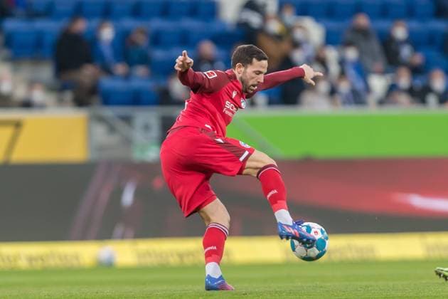 13 02 22, Sinsheim, Germany, PreZero Arena, TSG 1899 Hoffenheim vs Arminia Bielefeld 1 Bundesliga, Gonzalo Castro Arminia Bielefeld in action, on the ball, individual action Foto H Langer DFB DFL REGULATIONS PROHIBIT ANY USE OF PHOTOGRAPHS AS IMAGE SEQUENCES AND OR QUASI VIDEO Sinsheim PreZero Arena Baden Wuerttemberg Germany  langer20220213_0175 Langer-541