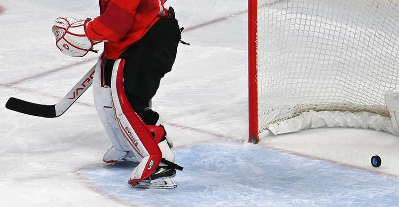 (220214) -- BEIJING, Feb. 14, 2022 -- Team Canada score a goal during the Ice hockey, Eishockey women s play-off semifinal between Canada and Switzerland at Wukesong Sports Centre in Beijing, capital of China, Feb. 14, 2022. ) (BEIJING2022)CHINA-BEIJING-OLYMPIC Winter games, Winterspiele,Spiele, Summer games ICE HOCKEY-WOMEN S PLAYOFF SEMIFINAL-CANADA VS SWITZERLAND (CN) LiuxXiao 