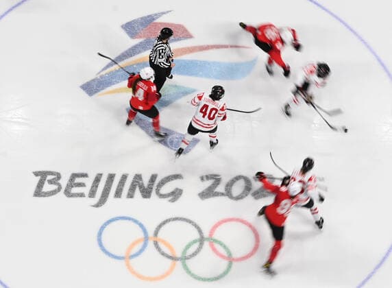 (220214) -- BEIJING, Feb. 14, 2022 -- Athletes of Canada and Switzerland compete during the Ice hockey, Eishockey women s play-off semifinal between Canada and Switzerland at Wukesong Sports Centre in Beijing, capital of China, Feb. 14, 2022. Meng Yongmin) (BEIJING2022)CHINA-BEIJING-OLYMPIC Winter games, Winterspiele,Spiele, Summer games ICE HOCKEY-WOMEN S PLAYOFF SEMIFINAL-CANADA VS SWITZERLAND (CN) Remotexcamera 