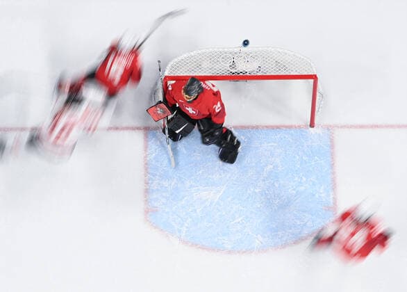 (220214) -- BEIJING, Feb. 14, 2022 -- Goalkeeper Saskia Maurer (C) of Switzerland competes during the Ice hockey, Eishockey women s play-off semifinal between Canada and Switzerland at Wukesong Sports Centre in Beijing, capital of China, Feb. 14, 2022. Meng Yongmin) (BEIJING2022)CHINA-BEIJING-OLYMPIC Winter games, Winterspiele,Spiele, Summer games ICE HOCKEY-WOMEN S PLAYOFF SEMIFINAL-CANADA VS SWITZERLAND (CN) Remotexcamera 