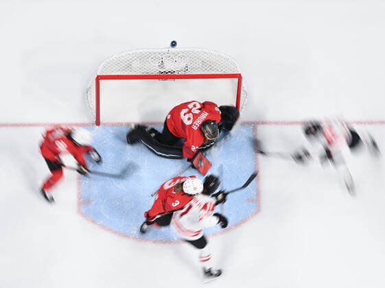 (220214) -- BEIJING, Feb. 14, 2022 -- Goalkeeper Saskia Maurer (top) of Switzerland competes during the Ice hockey, Eishockey women s play-off semifinal between Canada and Switzerland at Wukesong Sports Centre in Beijing, capital of China, Feb. 14, 2022. Meng Yongmin) (BEIJING2022)CHINA-BEIJING-OLYMPIC Winter games, Winterspiele,Spiele, Summer games ICE HOCKEY-WOMEN S PLAYOFF SEMIFINAL-CANADA VS SWITZERLAND (CN) Remotexcamera 
