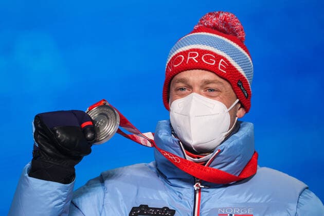ZHANGJIAKOU, CHINA - FEBRUARY 14, 2022: Silver medalist, Tarjei Boe of Norway attends an award ceremony for the men s 12.5km biathlon pursuit event at the 2022 Winter Olympic Games, Olympische Spiele, Olympia, OS at the Medal Plaza. Sergei Bobylev TASS  TS123171