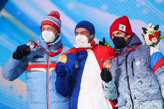 Sport Themen der Woche KW 07 ZHANGJIAKOU, CHINA - FEBRUARY 14, 2022: Silver medalist, Tarjei Boe of Norway, Gold medalist, Quentin Fillon Maillet of France and Bronze medalist, ROC athlete Eduard Latypov (L-R) attend an award ceremony for the men s 12.5km biathlon pursuit event at the 2022 Winter Olympic Games, Olympische Spiele, Olympia, OS at the Medal Plaza. Sergei Bobylev TASS  TS123173