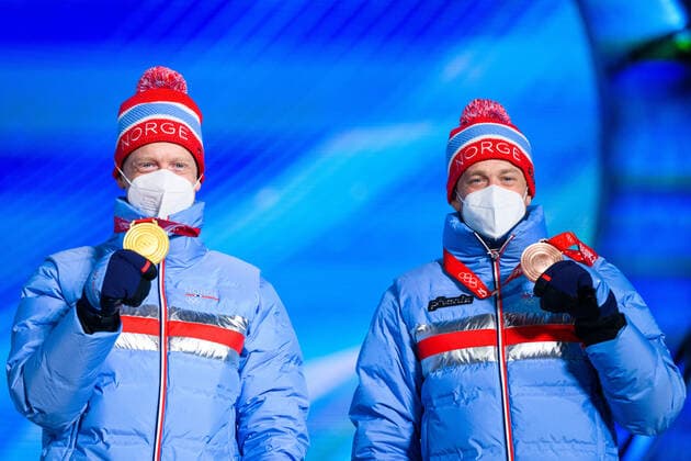 220214 Johannes Thingnes Bo and Tarjei Bo of Norway celebrate at the medal ceremony for men s biathlon 10 km sprint during day 10 of the 2022 Winter Olympics on February 14, 2022 in Zhangjiakou Photo Joel Marklund BILDBYRAN kod JM JM0284 bbeng olympic games olympics winter olympics os ol olympics winter os olympics peking peking Beijing 2022 beijing 2022 beijing 2022 olympic games beijing 2022 winter olympic games beijing os beijing ol winter ol medal ceremony medal ceremony celebration jubilation norway norway gold bronze,  Copyright: JOELxMARKLUND BB220214JM030
