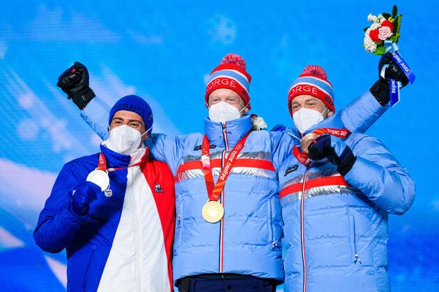 220214 Quentin Fillon Maillet of France, Johannes Thingnes Bo of Norway and Tarjei Bo of Norway celebrate at the medal ceremony for men s biathlon 10 km sprint during day 10 of the 2022 Winter Olympics on February 14, 2022 in Zhangjiakou Photo Joel Marklund BILDBYRAN kod JM JM0284 bbeng olympic games olympics winter olympics os ol olympiska spel vinter os olympiske leker peking peking 2022 beijing 2022 beijing 2022 olympic games beijing 2022 winter olympic games peking os beijing ol vinter ol medaljceremoni medaljeseremoni celebration jubel norge norway guld bronze,  Copyright: JOELxMARKLUND BB220214JM032