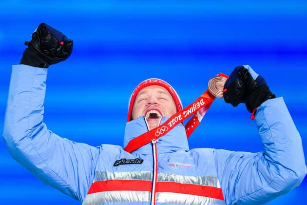 220214 Tarjei Bo of Norway celebrate at the medal ceremony for men s biathlon 10 km sprint during day 10 of the 2022 Winter Olympics on February 14, 2022 in Zhangjiakou Photo Joel Marklund PICTURE BODY code JM JM0284 bbeng olympic games olympics winter olympics os ol olympiska spel vinter os olympics leek peking peking 2022 beijing 2022 beijing 2022 olympic games beijing 2022 winter olympic games peking os beijing ol winter ol medal ceremony medal ceremony celebration jubil norway norway bronze,  Copyright: JOELxMARKLUND BB220214JM039