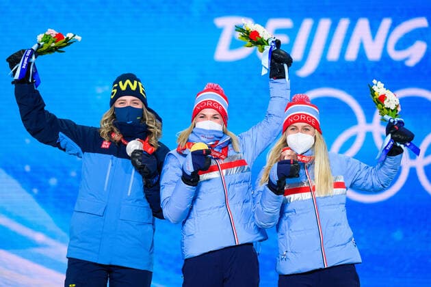 220214 Elvira Öberg of Sweden, Marte Olsbu Roiseland of Norway and Tiril Eckhoff of Norway celebrate at the medal ceremony for women bis biathlon 10 km pursuit during day 10 of the 2022 Winter Olympics on February 14, 2022 in Zhangjiakou Photo Joel Marklund BILDBYRAN kod JM JM0284 bbeng olympic games olympics winter olympics os ol olympiska spel vinter os olympiske leker peking peking peking 2022 beijing 2022 beijing 2022 olympic games beijing 2022 winter olympic games peking os beijing ol vinter ol medaljceremoni medaljeseremoni celebration jubel sverige sweden norway gold silver bronze,  Copyright: JOELxMARKLUND BB220214JM068
