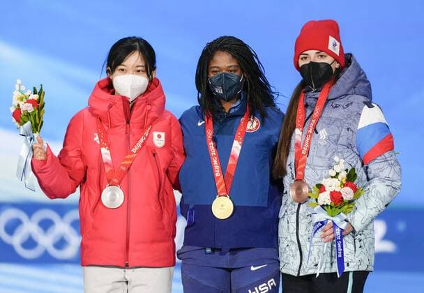Beijing Olympics: Speed skating, Eisschnelllauf (From L) silver medalist Miho Takagi of Japan, gold medalist Erin Jackson of the United States and bronze medalist Angelina Golikova of the Russian Olympic Committee pose for a photo during the medal ceremony for the women s 500-meter speed skating at the Beijing Winter Olympics on Feb. 14, 2022, in the Chinese capital.  A14AA0001240142P