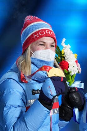 (220214) -- ZHANGJIAKOU, Feb. 14, 2022 -- Gold medalist Marte Olsbu Roeiseland of Norway poses during the awarding ceremony of biathlon women s 10km pursuit at Zhangjiakou Medals Plaza of the Winter Olympics in Zhangjiakou, north China s Hebei Province, Feb. 14, 2022. ) (BEIJING2022)CHINA- ZHANGJIAKOU-OLYMPIC Winter games, Winterspiele,Spiele, Summer games AWARDING CEREMONY (CN) ZhanxYan 