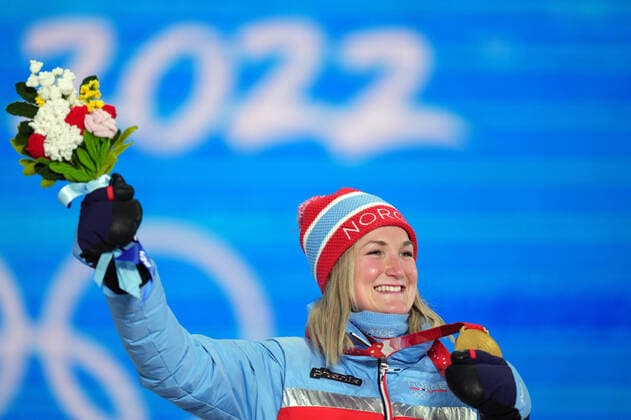 (220214) -- ZHANGJIAKOU, Feb. 14, 2022 -- Gold medalist Marte Olsbu Roeiseland of Norway poses during the awarding ceremony of biathlon women s 10km pursuit at Zhangjiakou Medals Plaza of the Winter Olympics in Zhangjiakou, north China s Hebei Province, Feb. 14, 2022. ) (BEIJING2022)CHINA- ZHANGJIAKOU-OLYMPIC Winter games, Winterspiele,Spiele, Summer games AWARDING CEREMONY (CN) ZhanxYan 