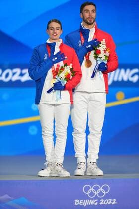 China Olympics 2022 Medal Ceremony 8114632 14.02.2022 Gold medalists France s Gabriella Papadakis and Guillaume Cizeron listen to national anthem during the medal ceremony for the ice dance Figure skating, Eiskunstlauf event during the Beijing 2022 Winter Olympic Games, Olympische Spiele, Olympia, OS at the Medals Plaza in Beijing, China. Alexander Vilf Sputnik Beijing China  Copyright: xAlexanderxVilfx