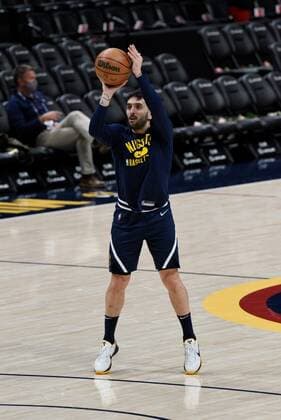 Denver Nuggets guard Facundo Campazzo warms up before the NBA, Basketball Herren, USA game against the Orlando Magic at the Ball Arena in Denver, CO, USA, 14 February 2022. Orlando Magic at Denver Nuggets !ACHTUNG: NUR REDAKTIONELLE NUTZUNG!  Copyright: xToddxPiersonx AME5718 20220215-71a1d9ea4e6499b586820fb9e7523bd469bec9e2