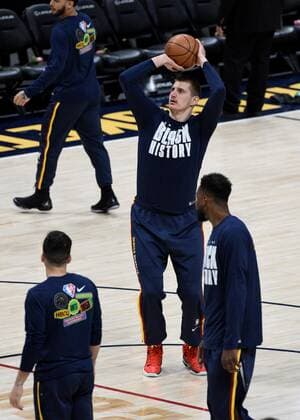 Denver Nuggets center Nikola Jokic (up) warms up before the NBA, Basketball Herren, USA game against the Orlando Magic at the Ball Arena in Denver, CO, USA, 14 February 2022. Orlando Magic at Denver Nuggets !ACHTUNG: NUR REDAKTIONELLE NUTZUNG!  Copyright: xToddxPiersonx AME5722 20220215-e76e7e32237fc1f8a6051d7861dc24ea35ddc0e3