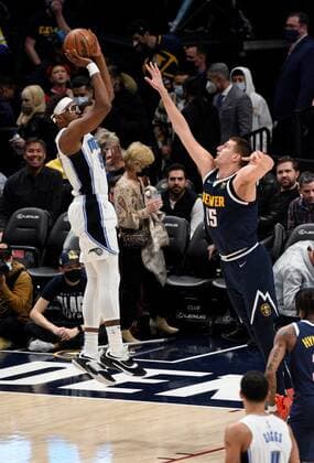 Orlando Magic center Wendell Carter Jr (L) goes up for a shot against Denver Nuggets center Nikola Jokic, during a NBA, Basketball Herren, USA game at the Ball Arena in Denver, CO, USA, 14 February 2022. Orlando Magic at Denver Nuggets !ACHTUNG: NUR REDAKTIONELLE NUTZUNG!  Copyright: xToddxPiersonx AME5757 20220215-4d376ce9ceffe701d32d4d690b7af562b0394249