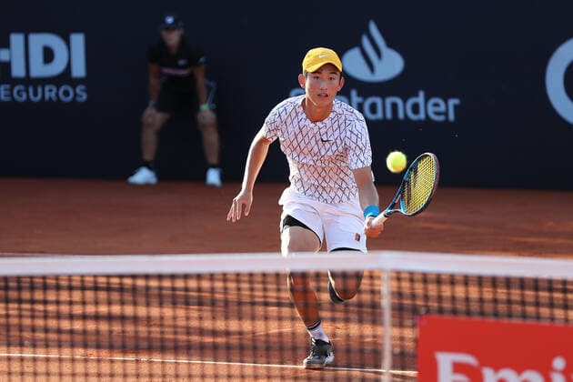 (220215) -- BRAZIL, Feb. 15, 2022 -- Shang Juncheng of China competes during the first round of Rio Open between Shang Juncheng of China and Pedro Martinez Portero of Spain in Rio de Janeiro, Brazil, Feb. 14, 2022. ) (SP)BRAZIL-RIO DE JANEIRO-TENNIS-RIO OPEN-1ST ROUND WangxTiancong 