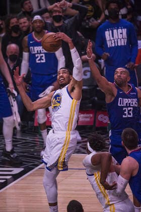 February 14, 2022, Los Angeles, California, USA: Otto Porter Jr. 32 of the Golden State Warriors grabs the rebound during their NBA, Basketball Herren, USA game against the Los Angeles Clippers on Monday February 14, 2022 at Crypto.com Arena in Los Angeles, California. Clippers defeat Warriors, 119-104. ARIANA RUIZ PI Los Angeles USA - ZUMAp124 20220214_zaa_p124_026 Copyright: xArianaxRuizx